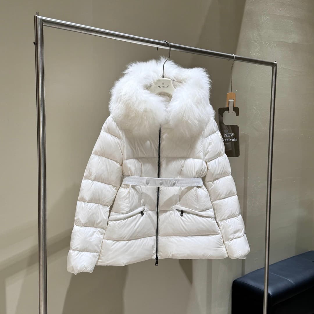 Moncler Short Goose down jacket for Women - Image 3