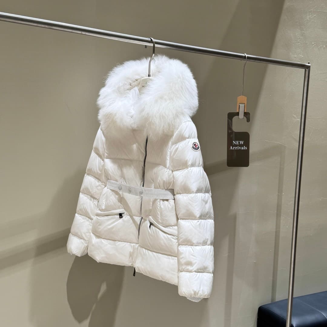 Moncler Short Goose down jacket for Women - Image 4