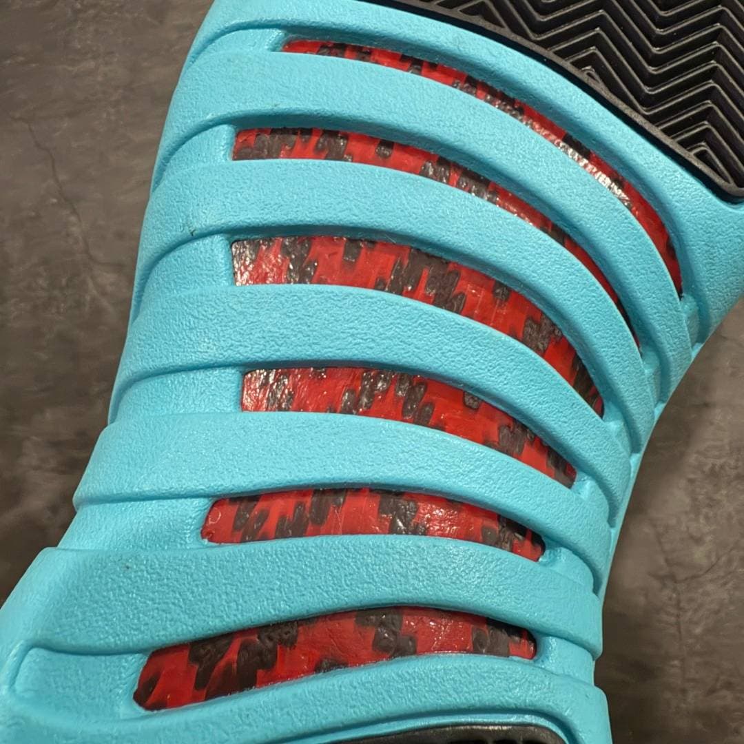 Air Jordan 12 - Image 2