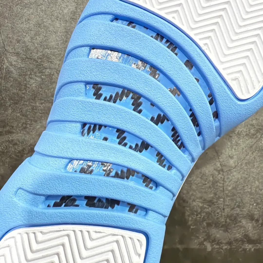 Air Jordan 12 - Image 4
