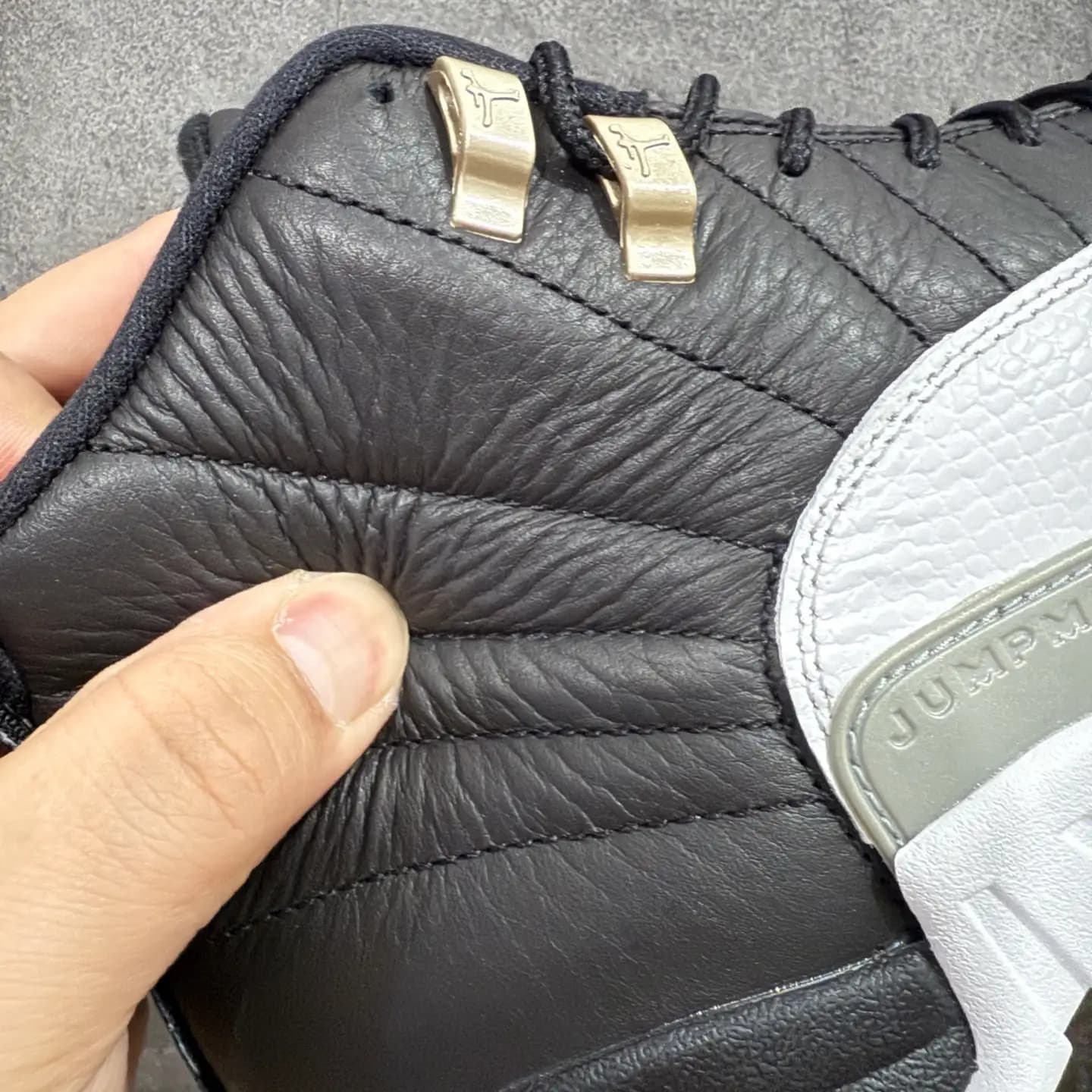 Air Jordan 12 - Image 2