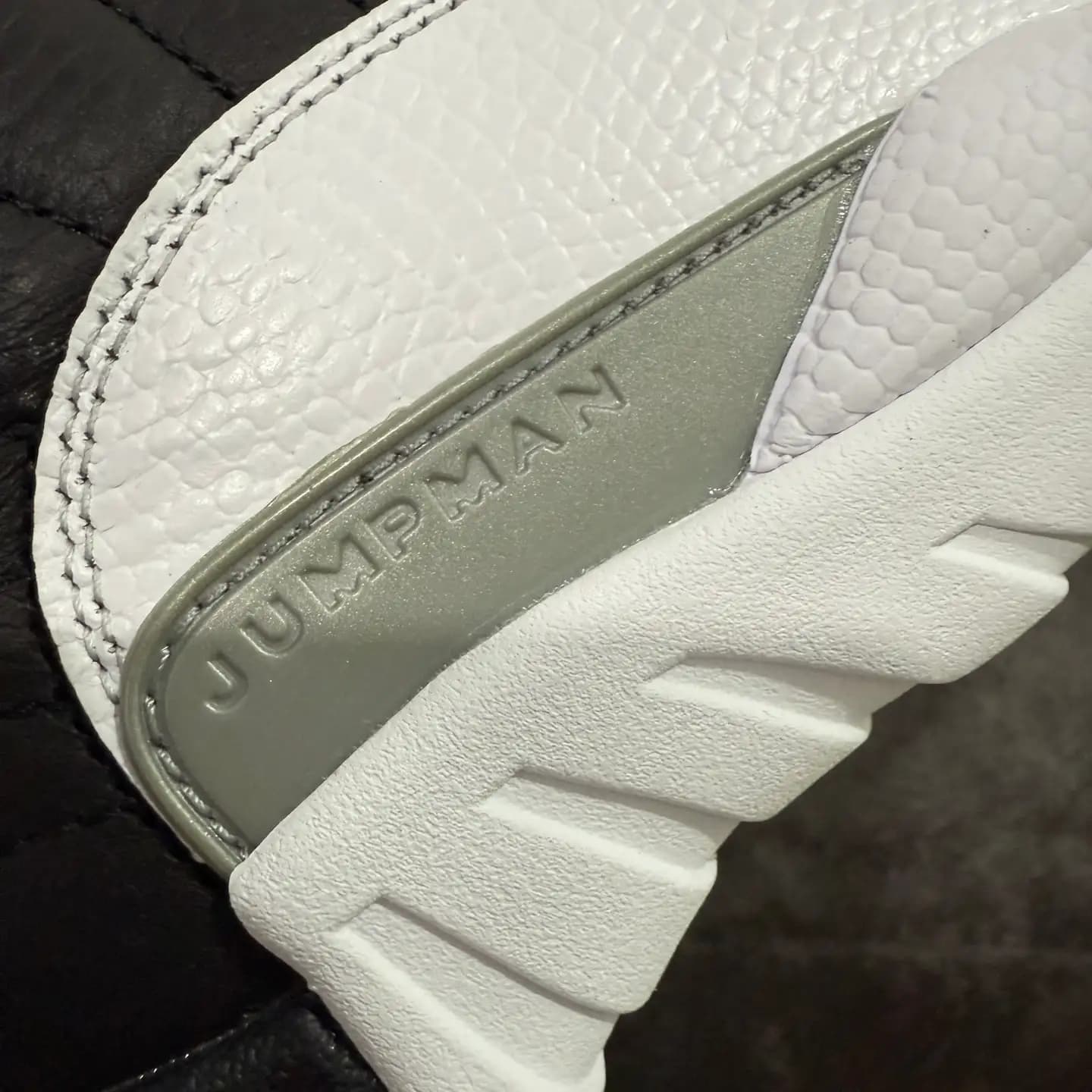 Air Jordan 12 - Image 7
