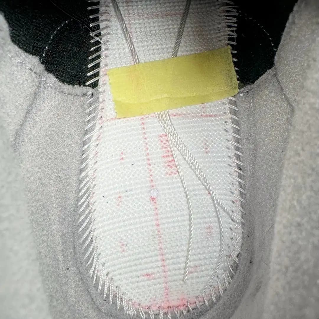 Air Jordan 3 - Image 4