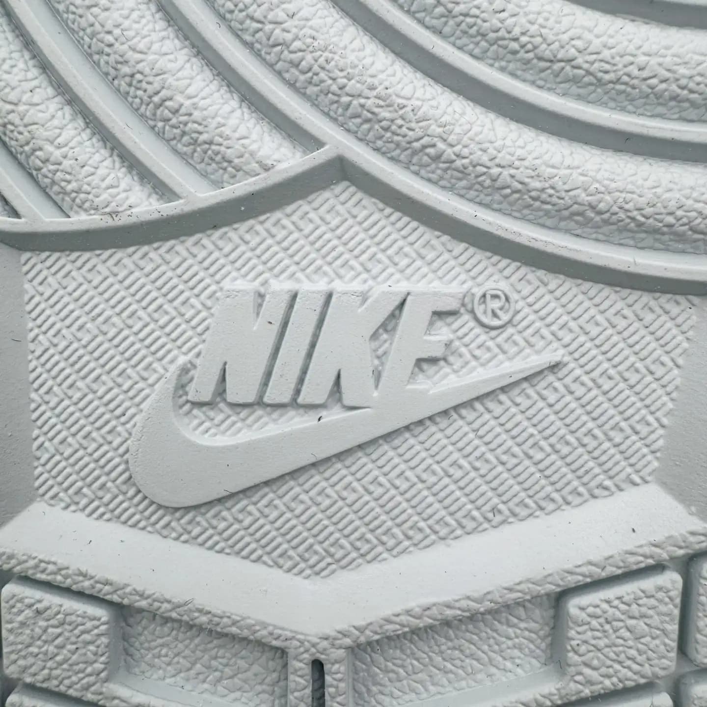 Air Jordan 1 - Image 3