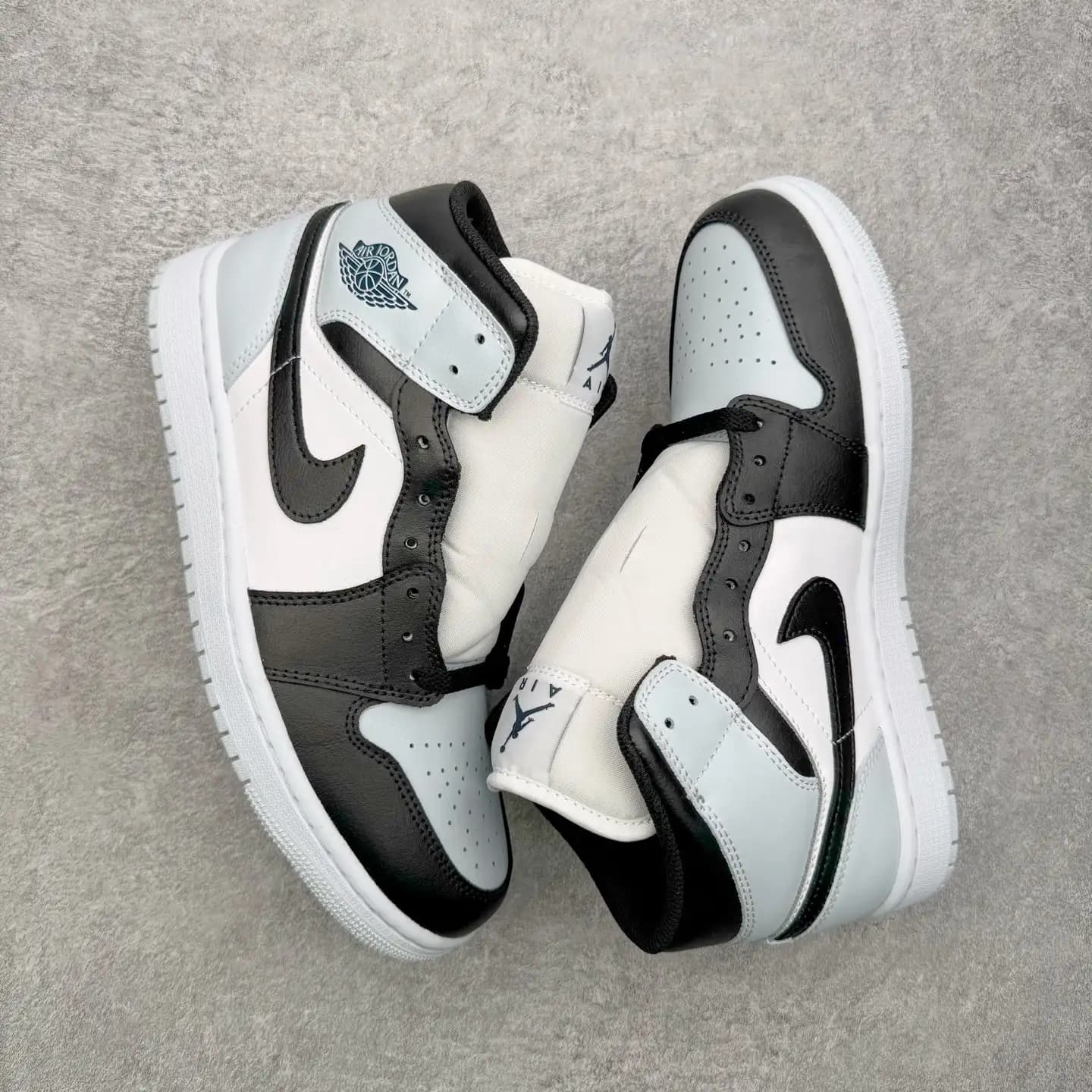 Air Jordan 1 - Image 2