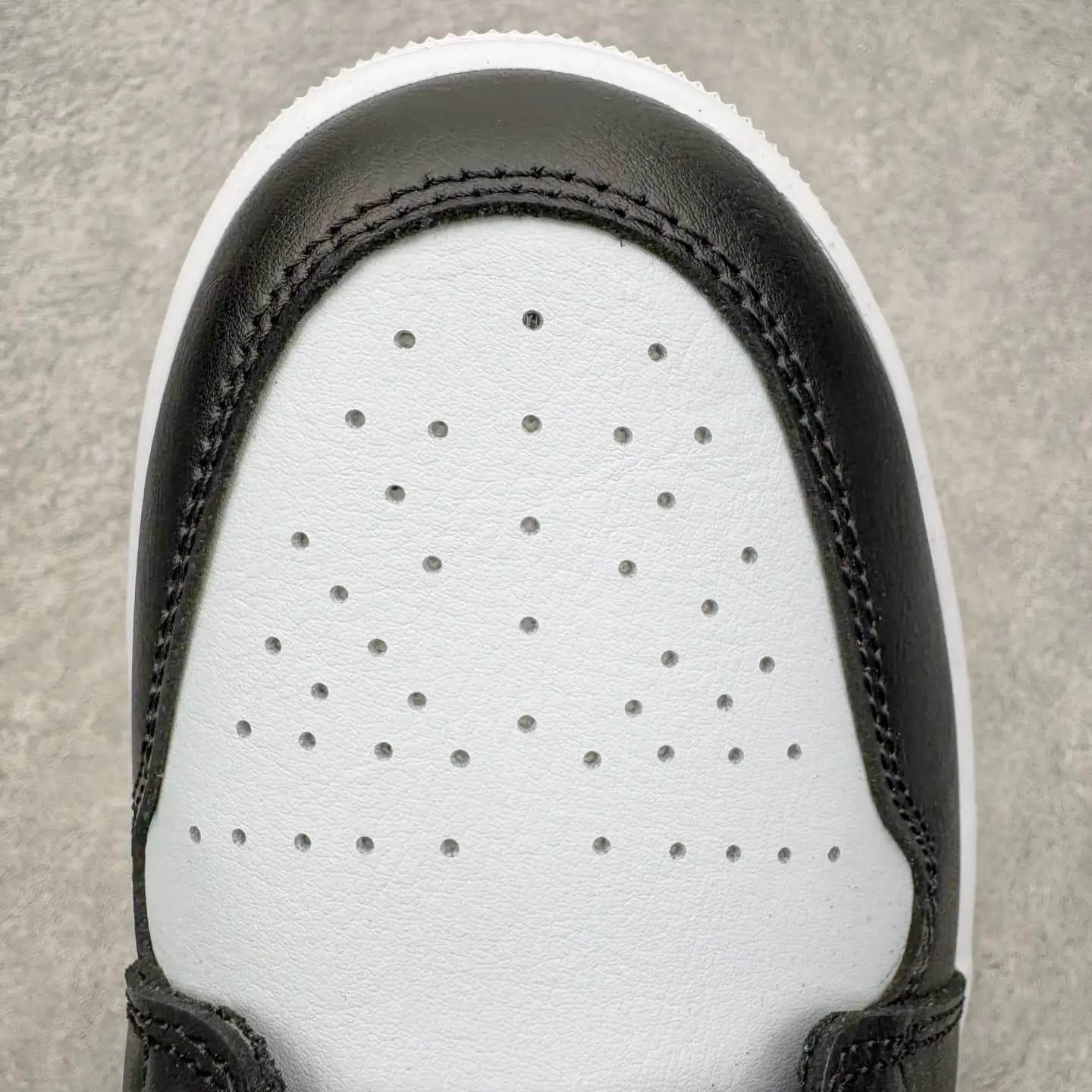 Air Jordan 1 - Image 6