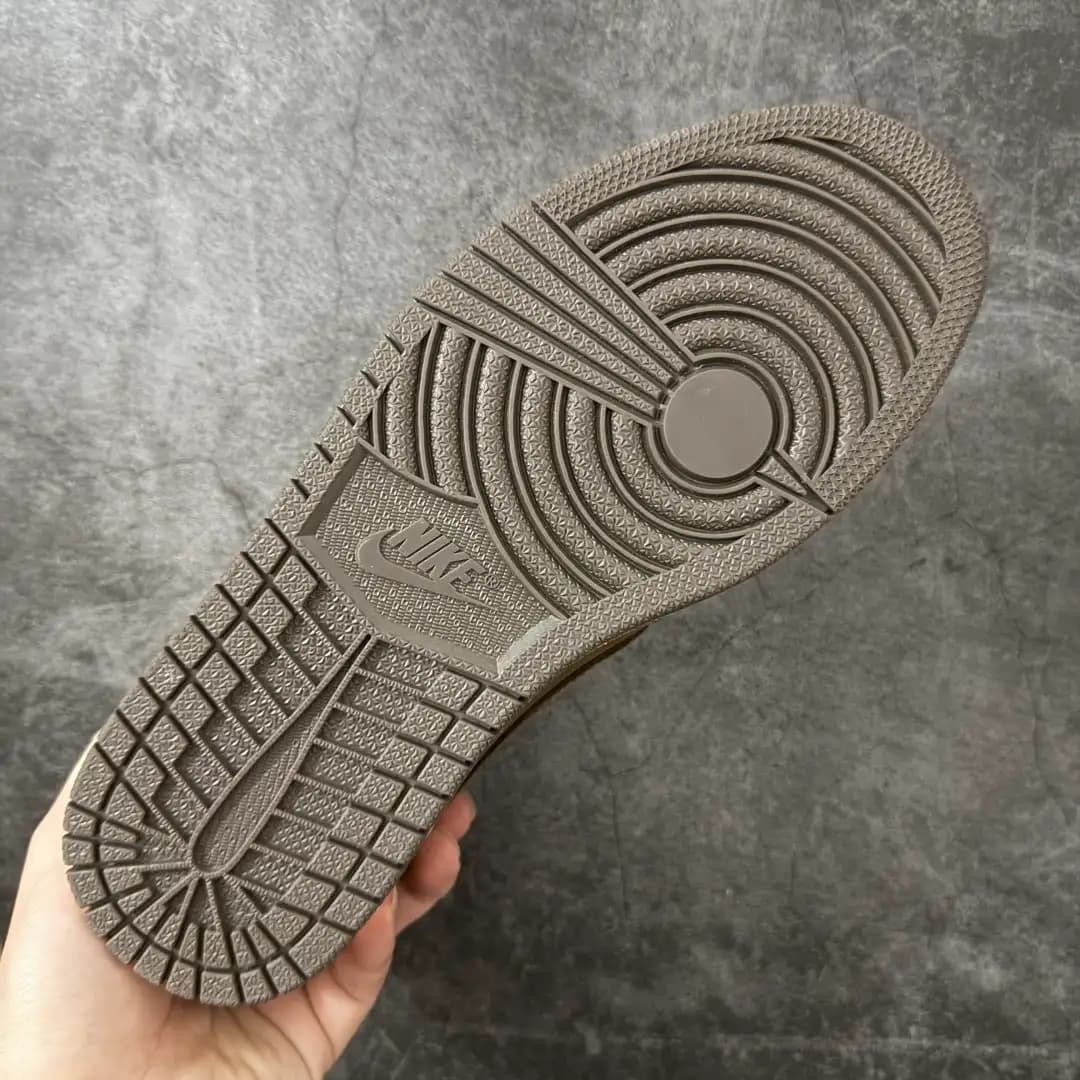 Air Jordan 1 Low - Image 4