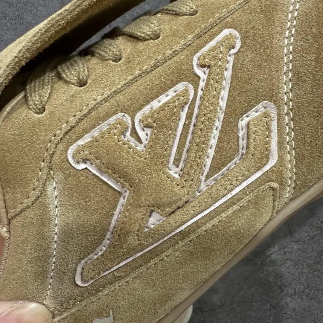 Louis Vuitton Footprint - Image 3