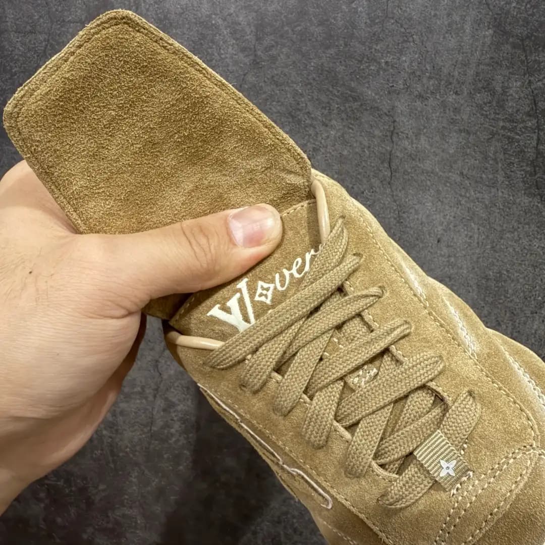 Louis Vuitton Footprint - Image 10