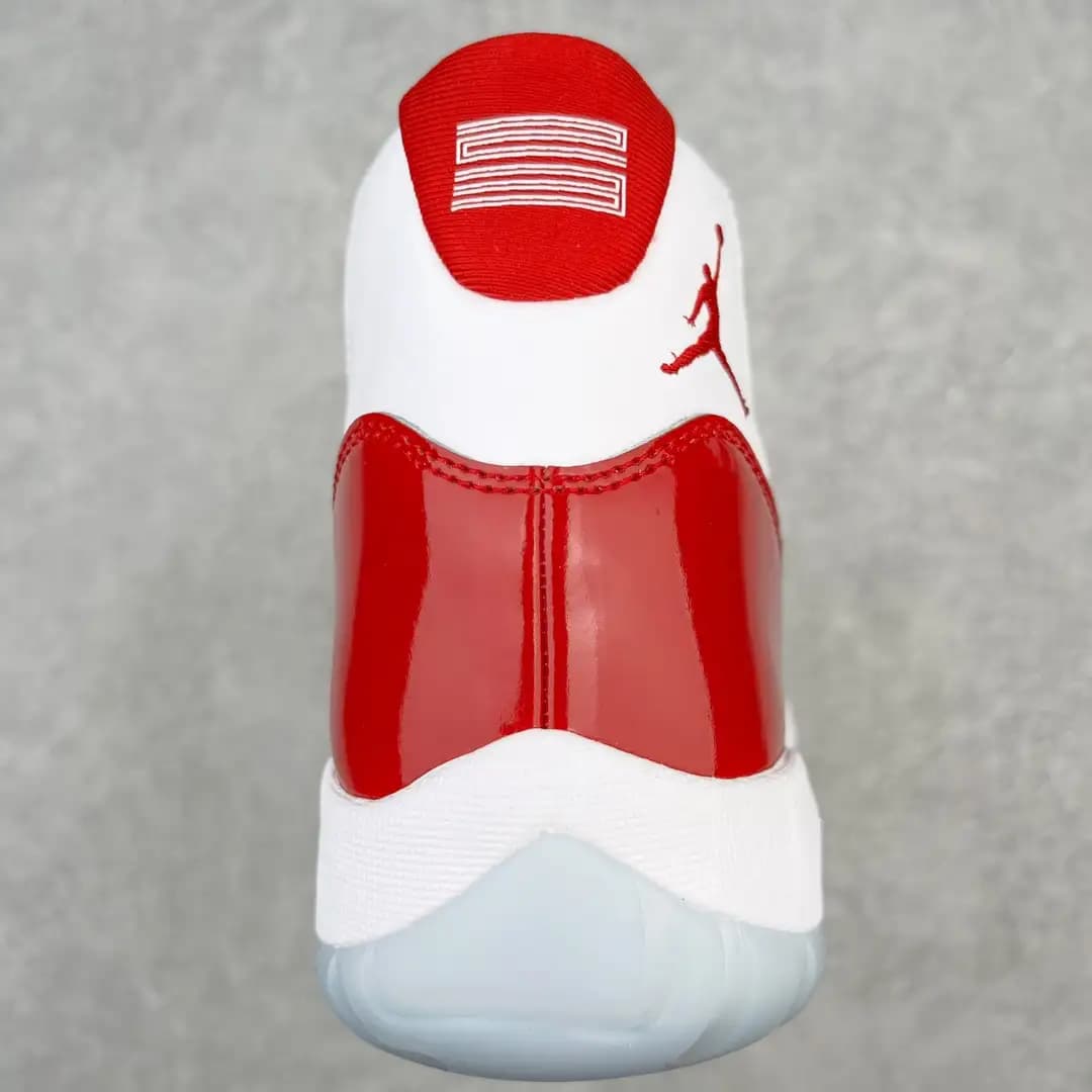 Air Jordan 11 - Image 2