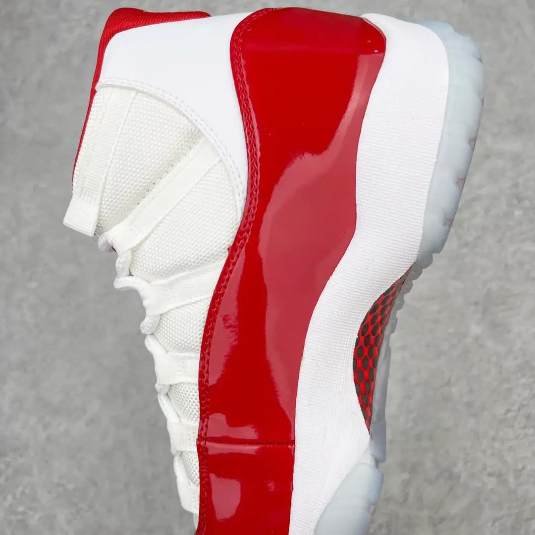 Air Jordan 11 - Image 3