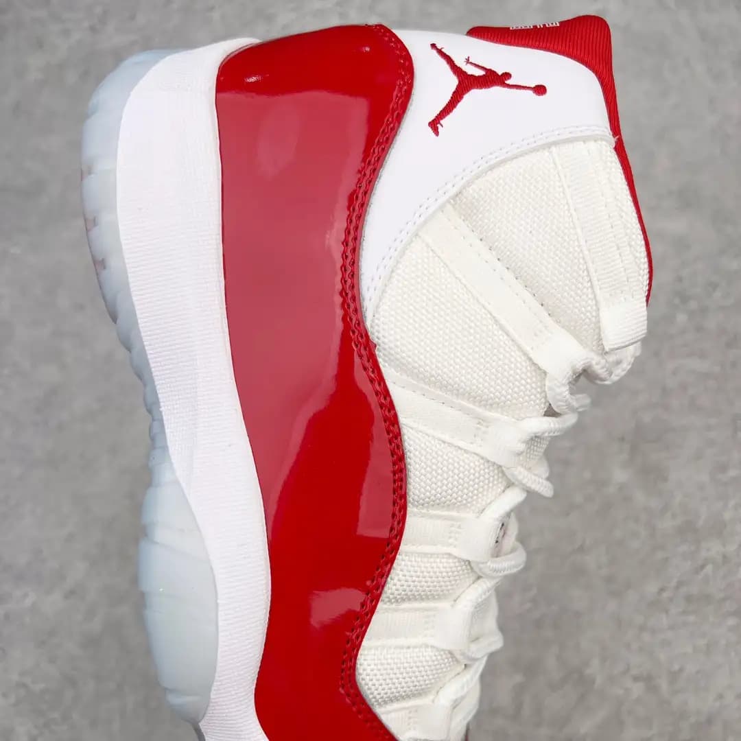 Air Jordan 11 - Image 4