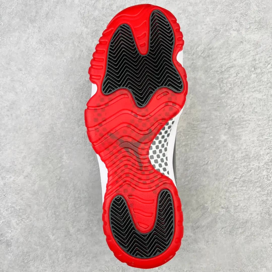 Air Jordan 11 - Image 4