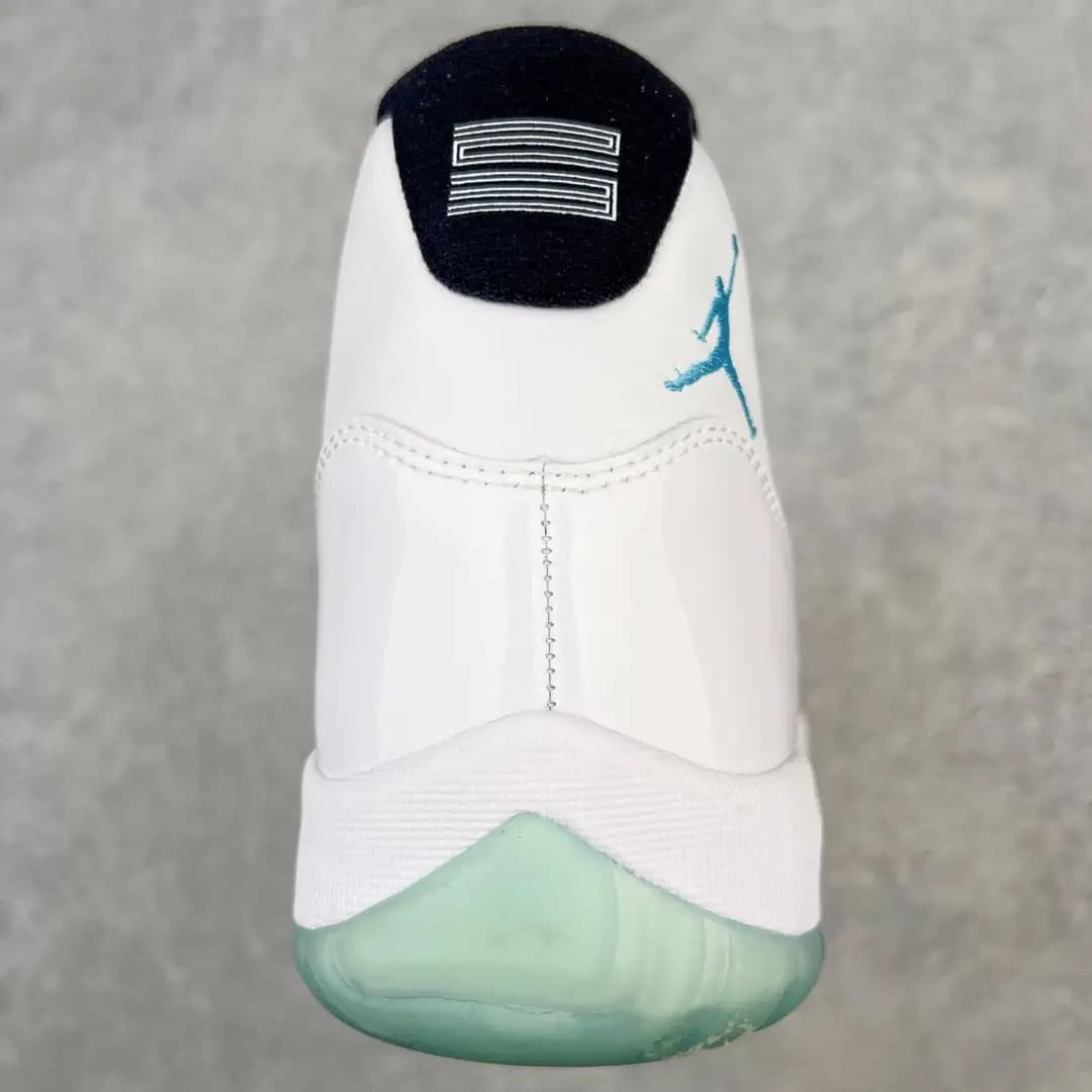 Air Jordan 11 - Image 3