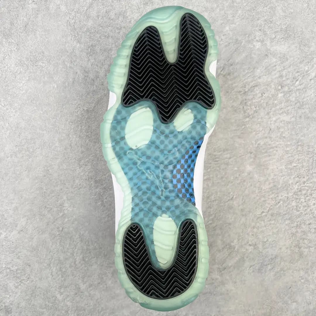 Air Jordan 11 - Image 5
