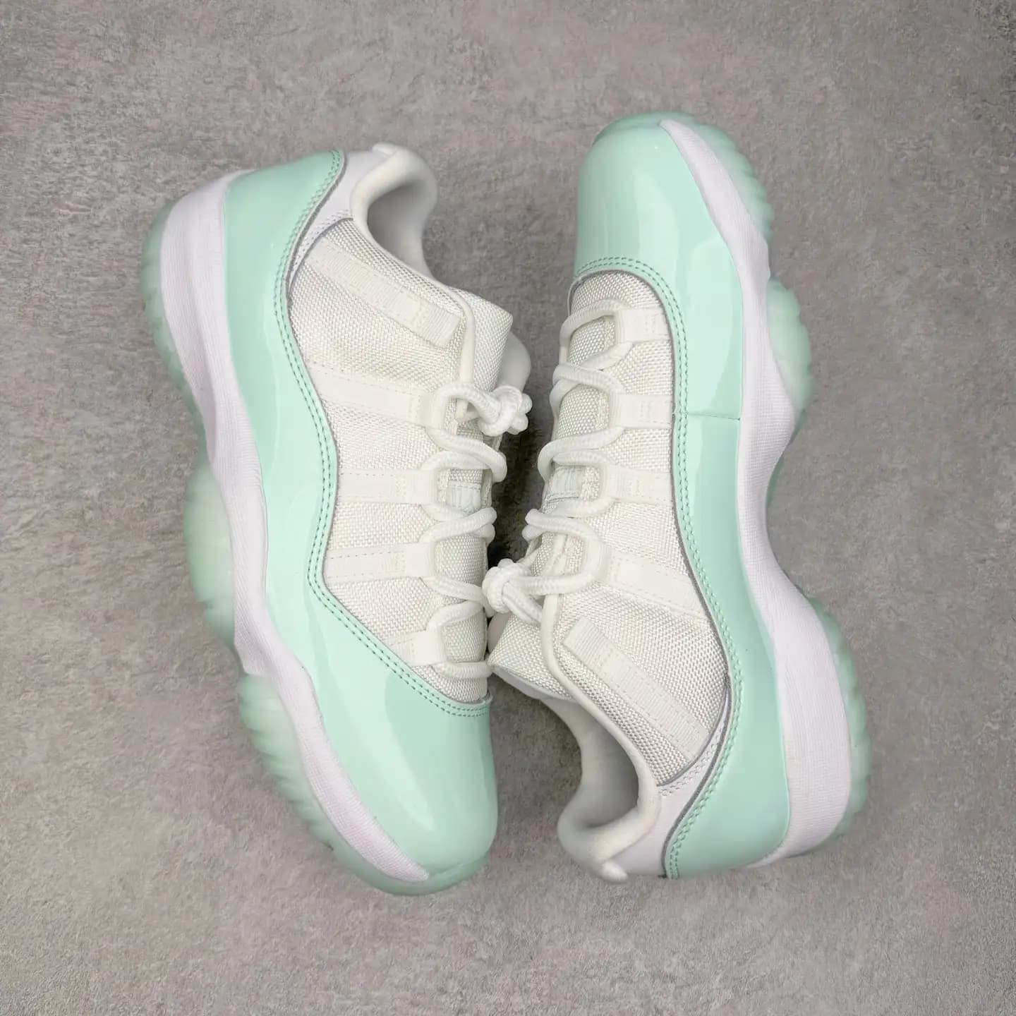 Air Jordan 11 - Image 3