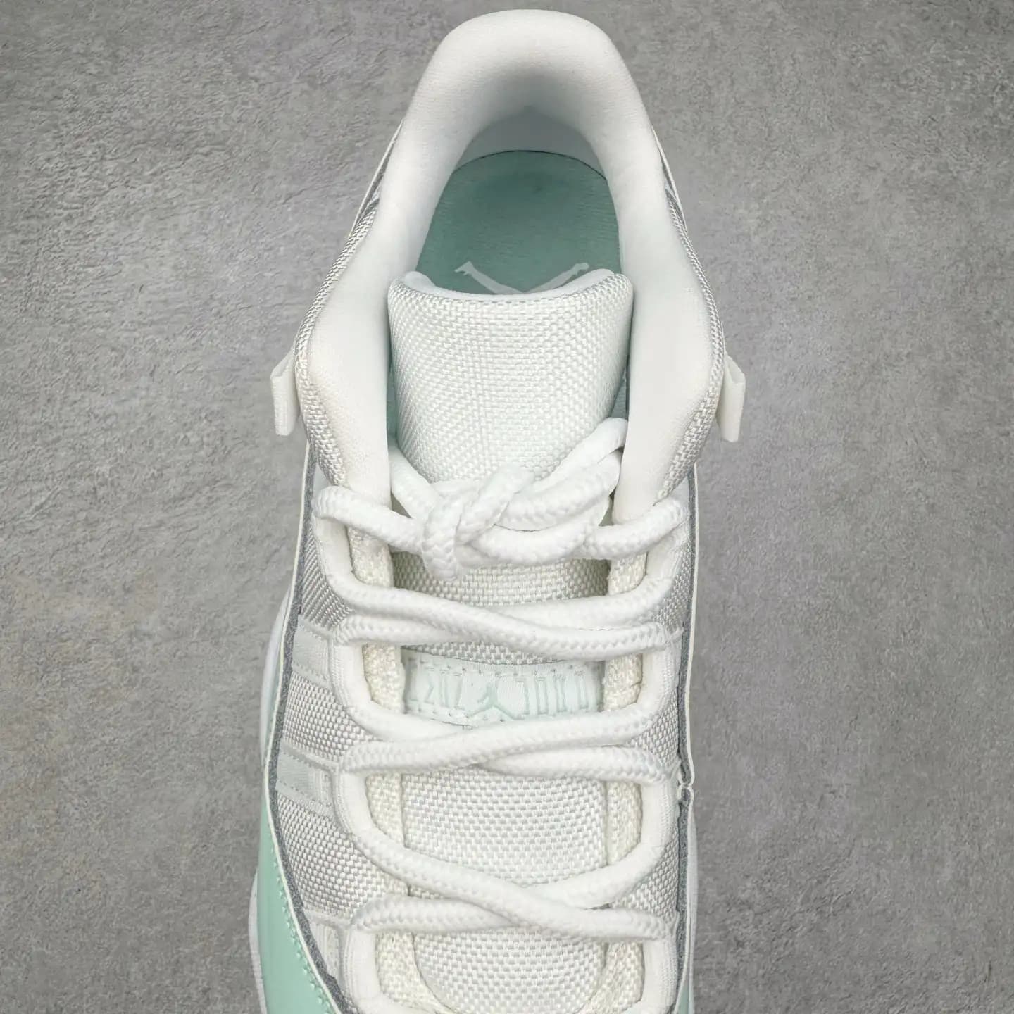 Air Jordan 11 - Image 4
