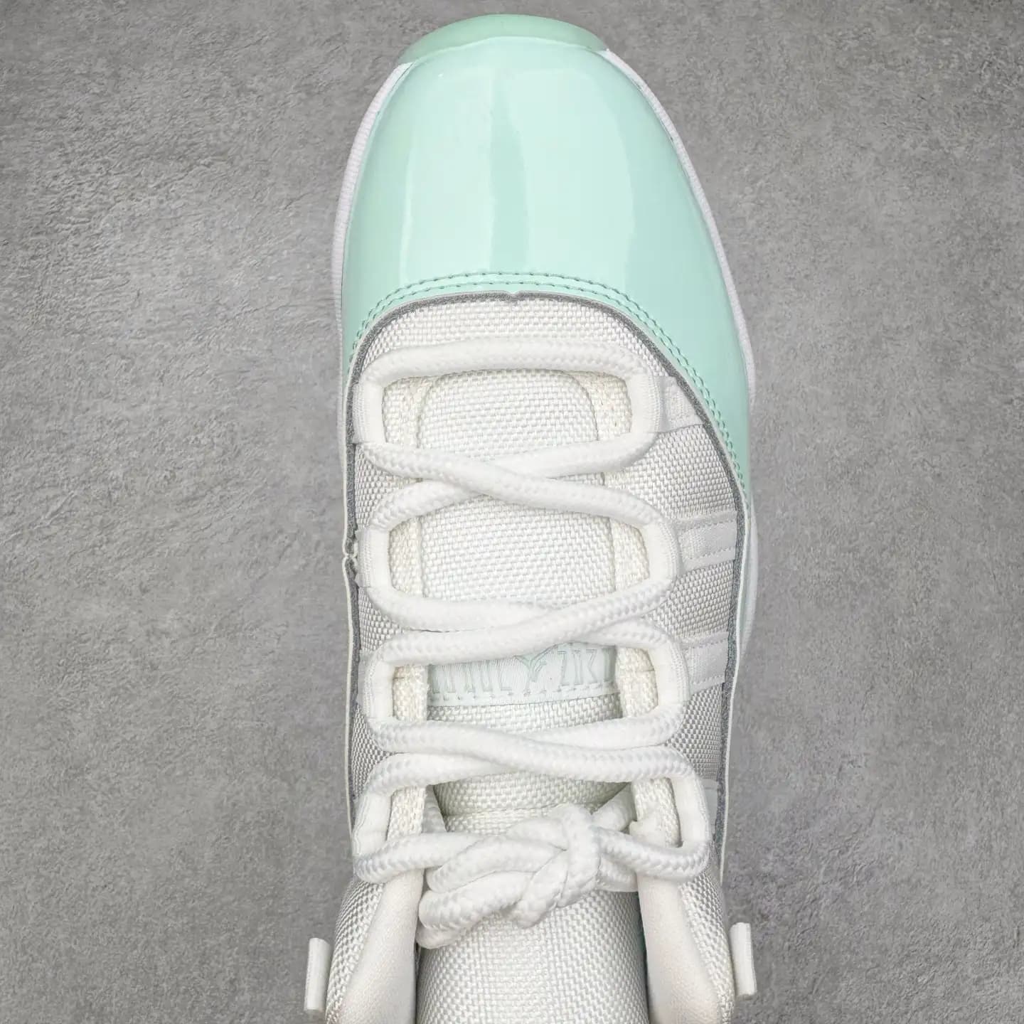 Air Jordan 11 - Image 5