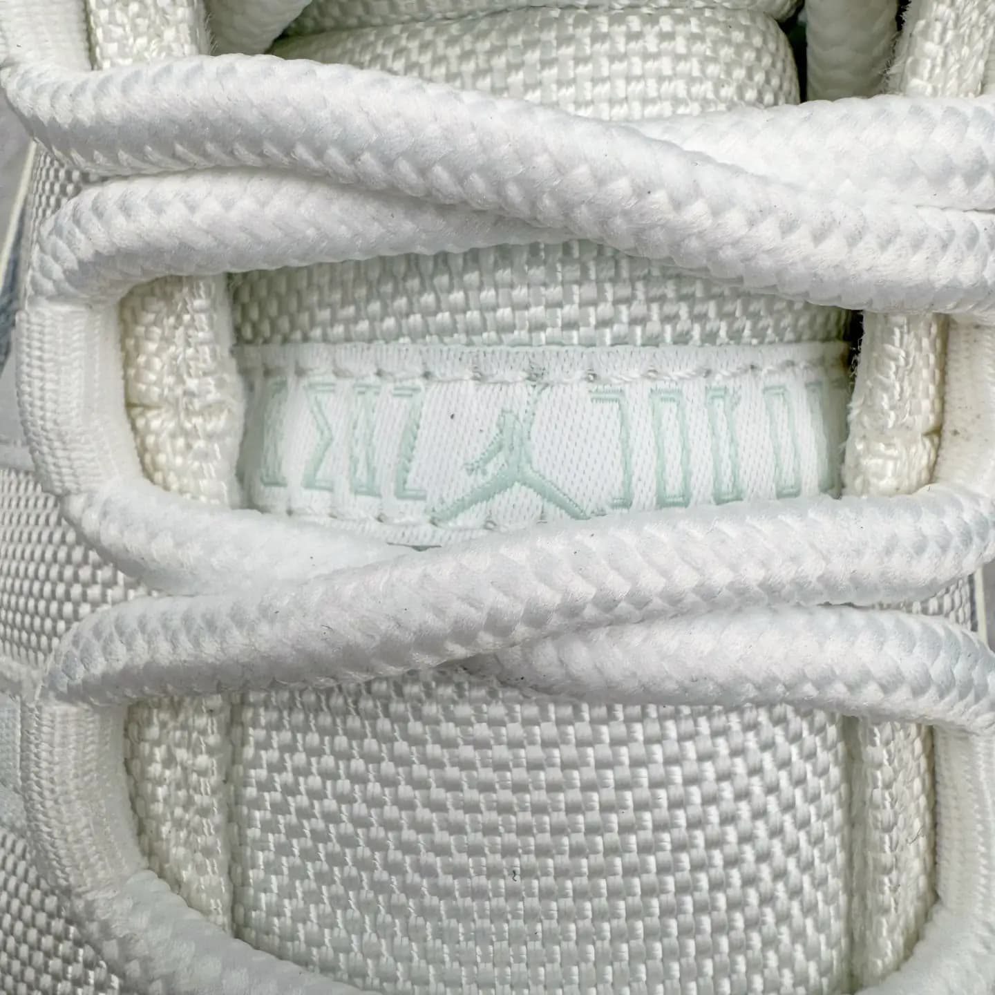 Air Jordan 11 - Image 8