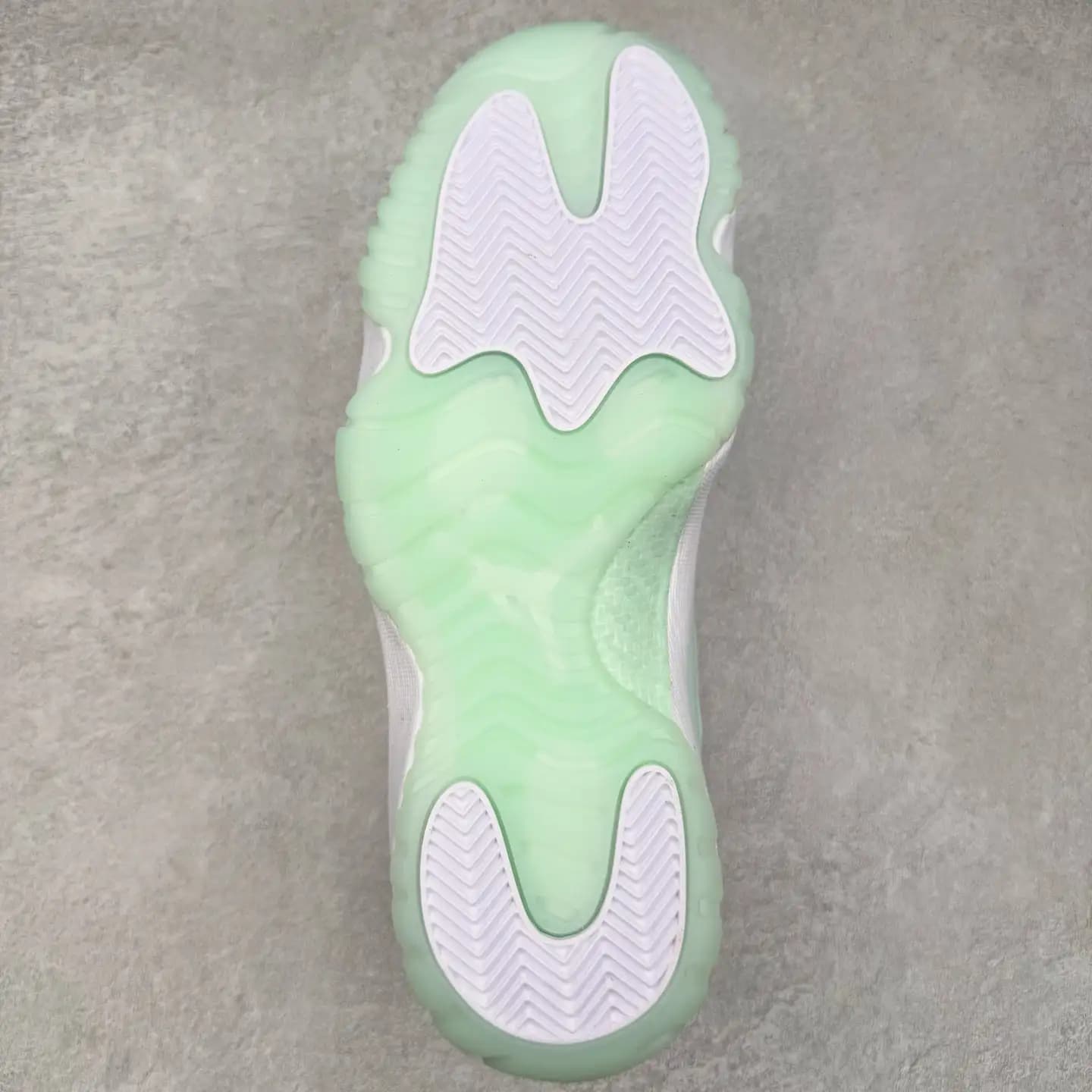 Air Jordan 11 - Image 9