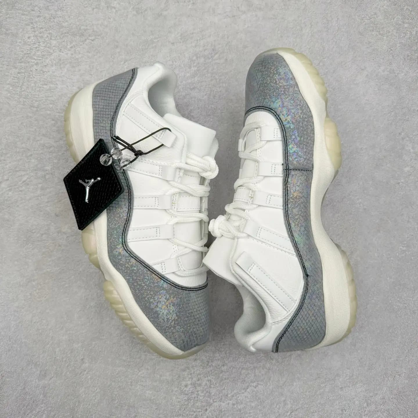 Air Jordan 11 - Image 4