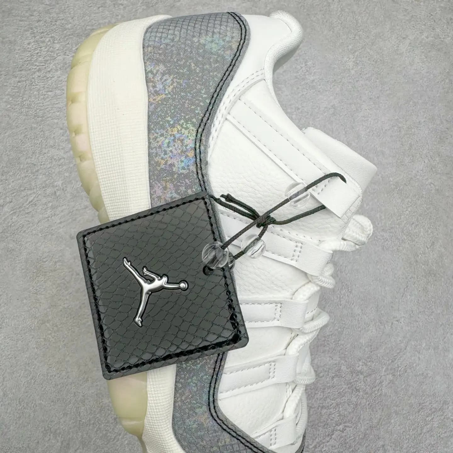 Air Jordan 11 - Image 5