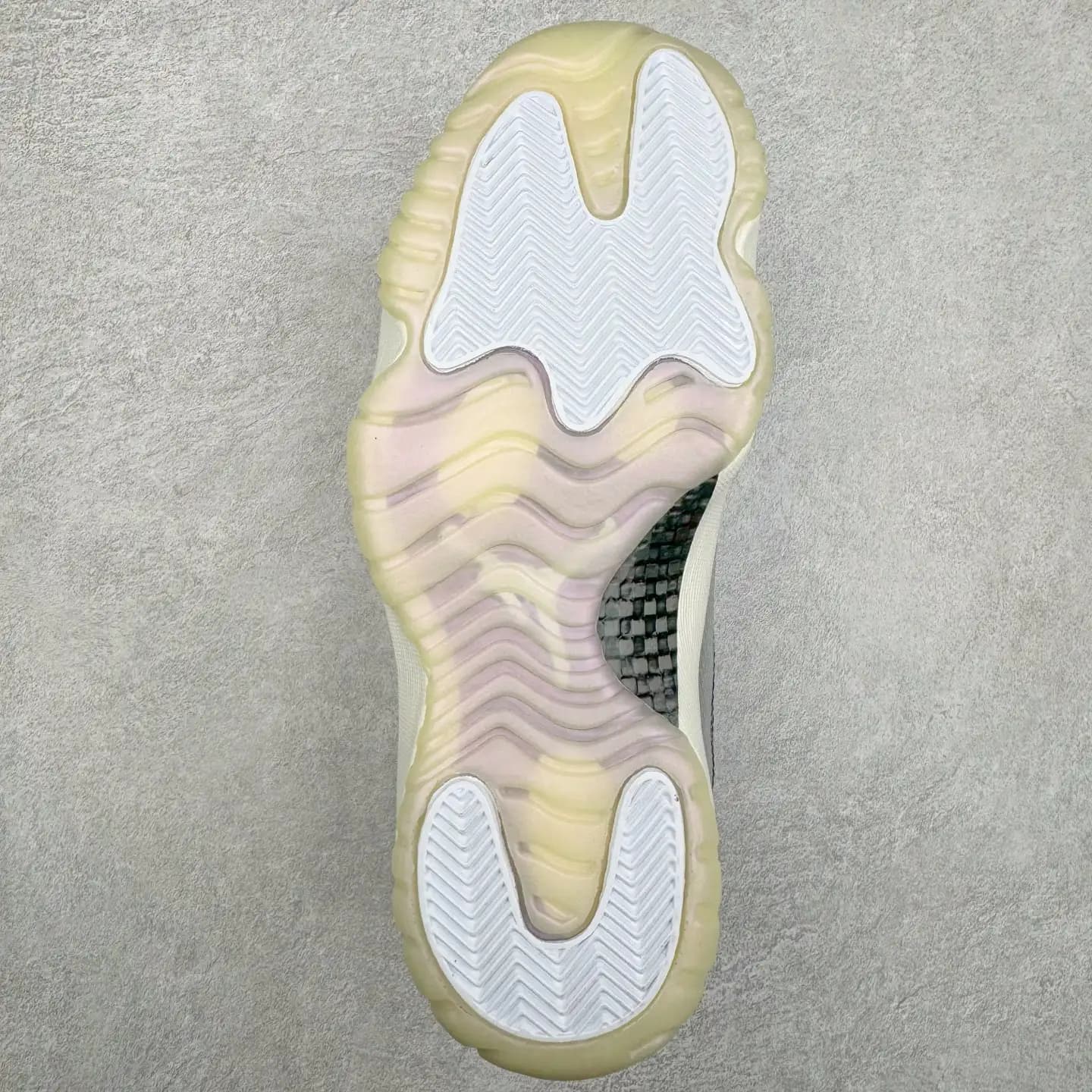 Air Jordan 11 - Image 7