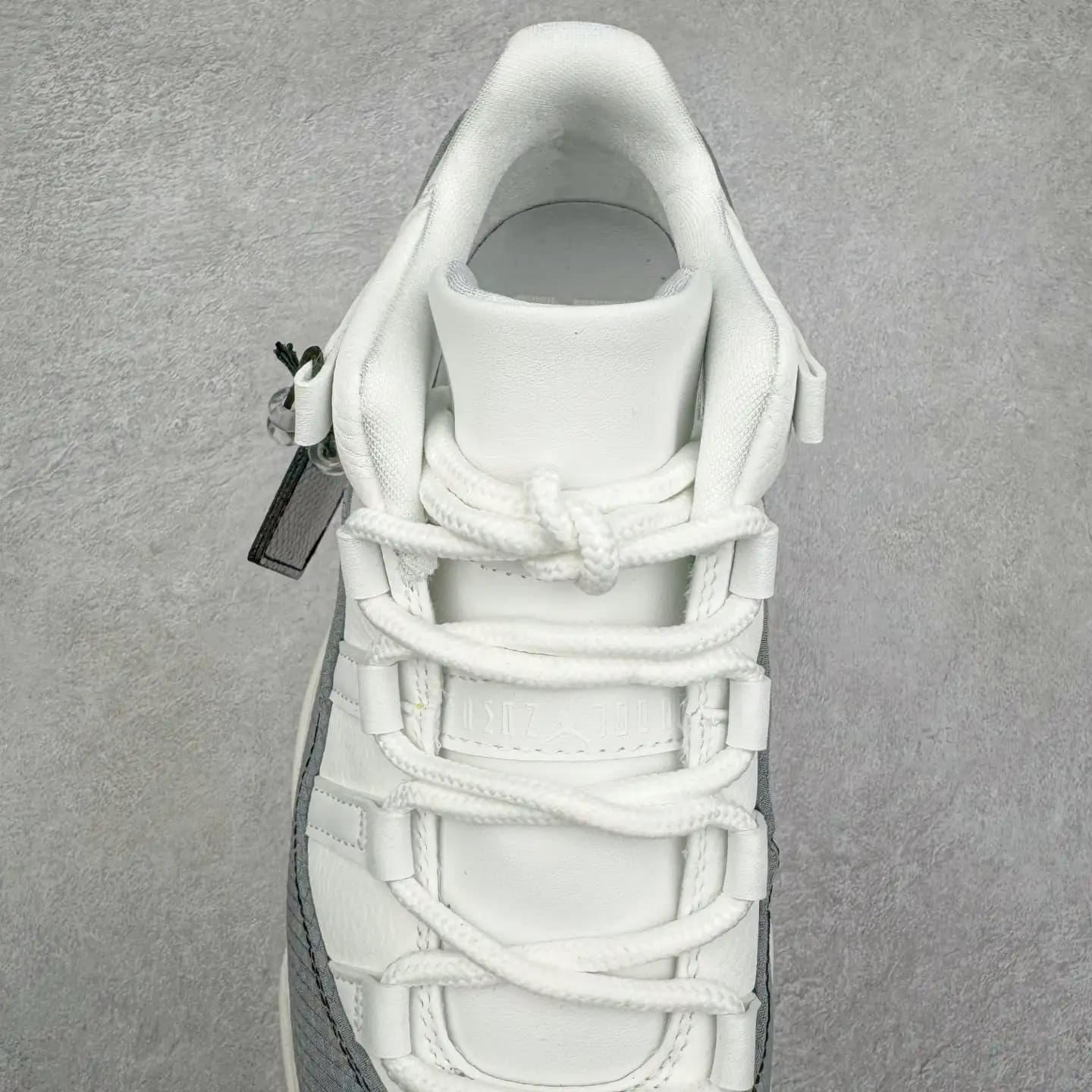 Air Jordan 11 - Image 9