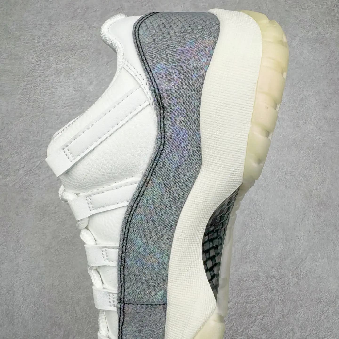 Air Jordan 11 - Image 11