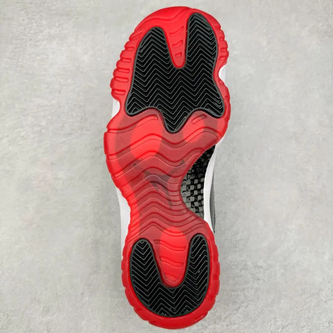 Air Jordan 11 - Image 4