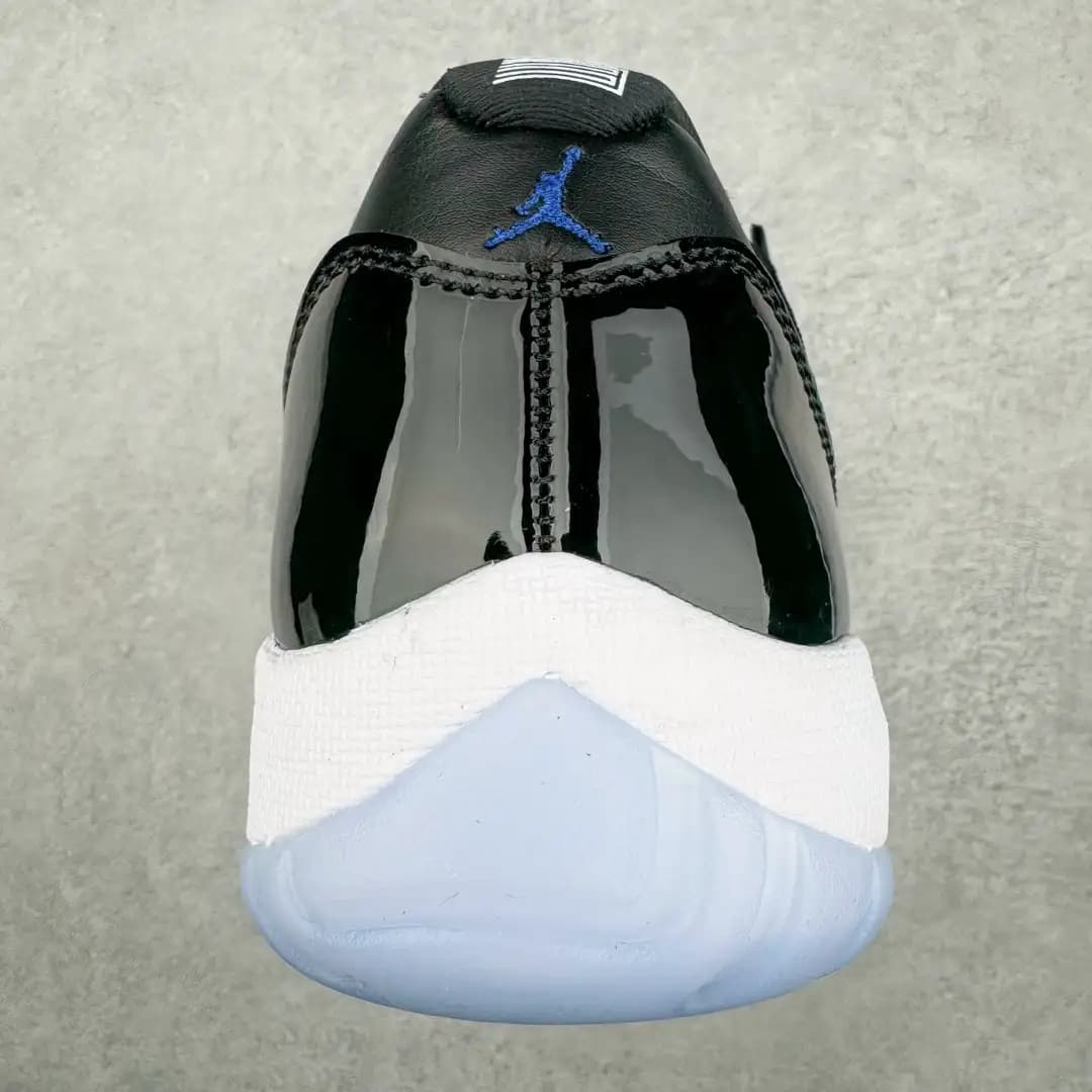 Air Jordan 11 - Image 4