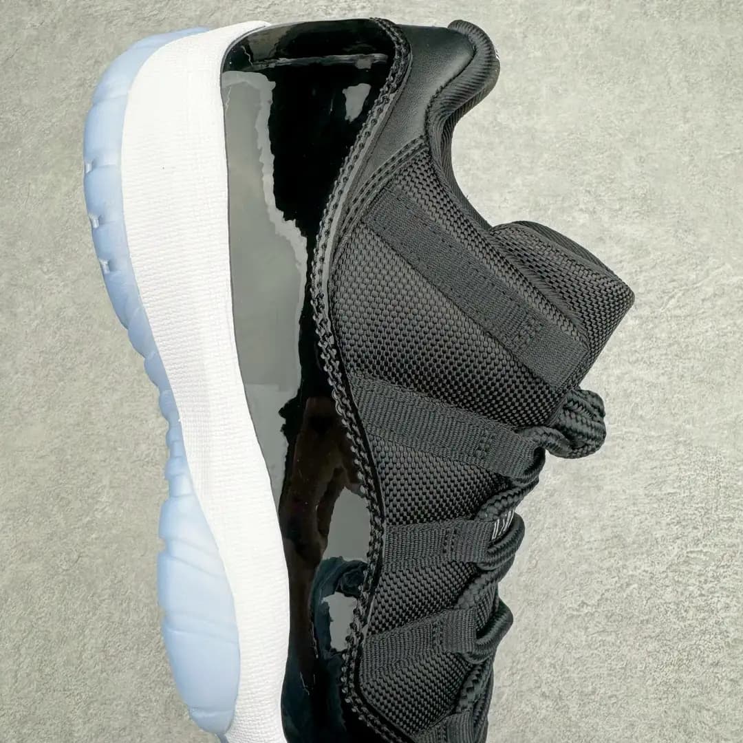Air Jordan 11 - Image 9