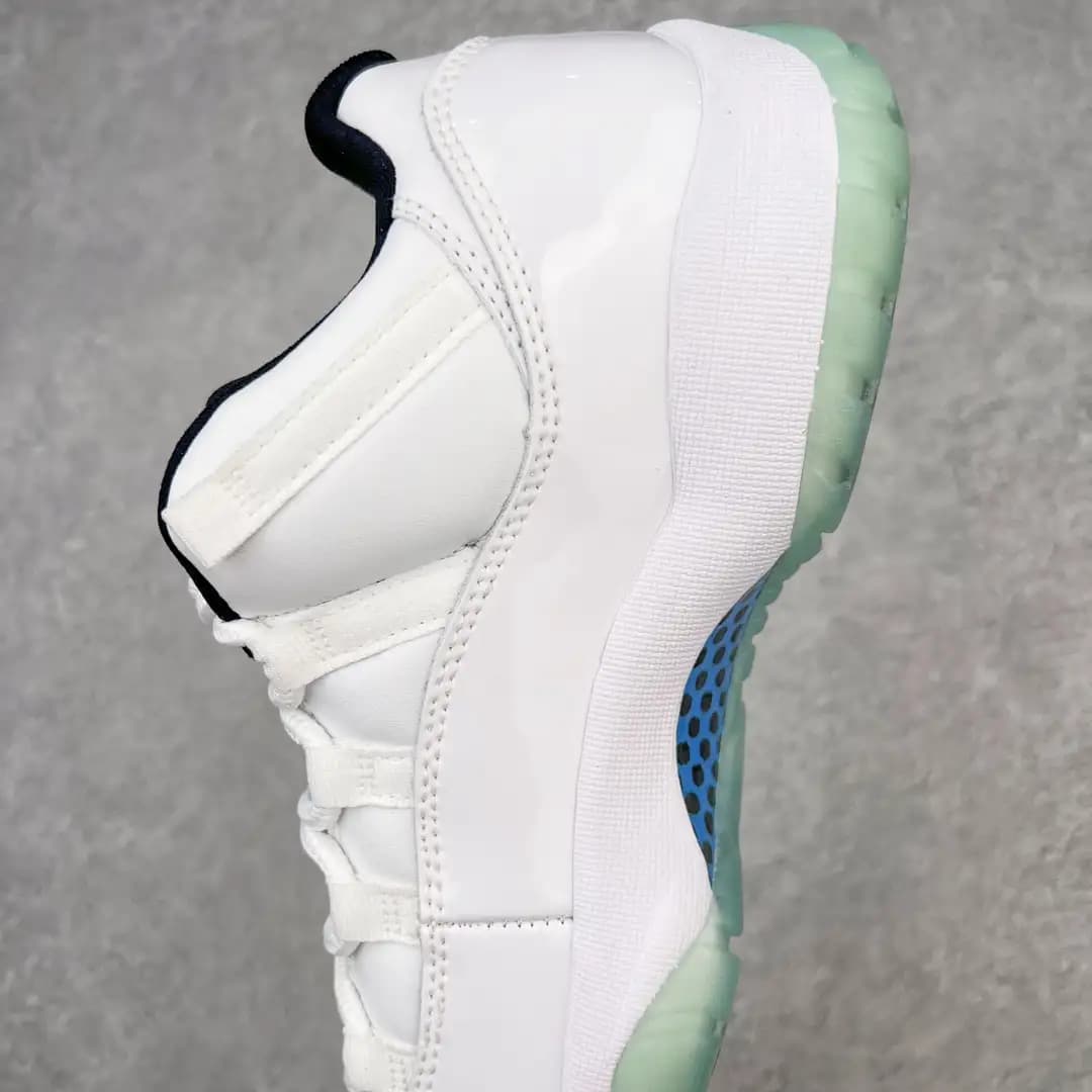Air Jordan 11 - Image 5