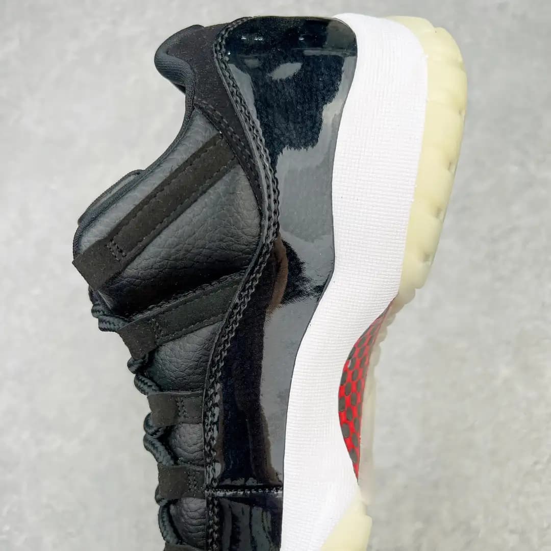 Air Jordan 11 - Image 2