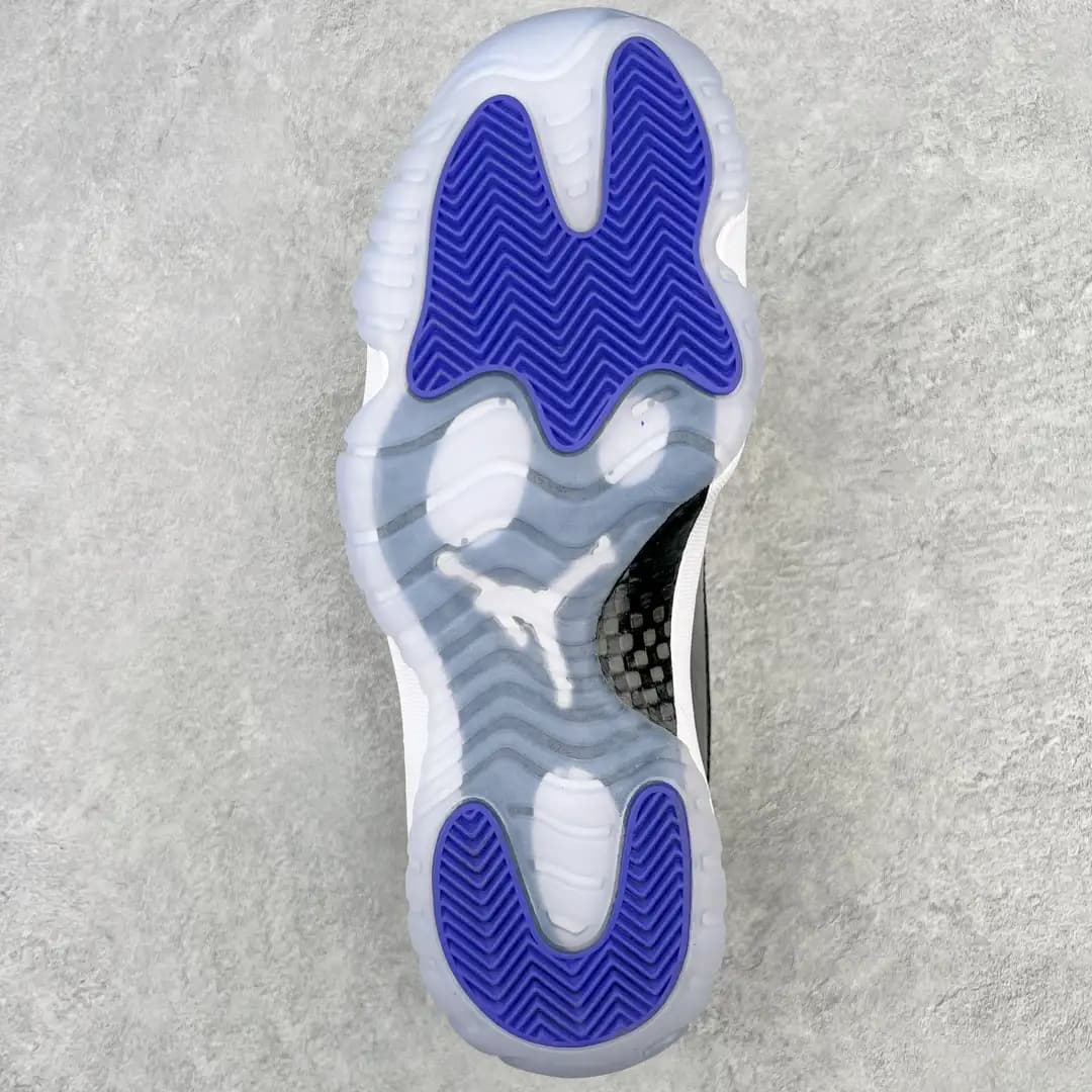 Air Jordan 11 - Image 3