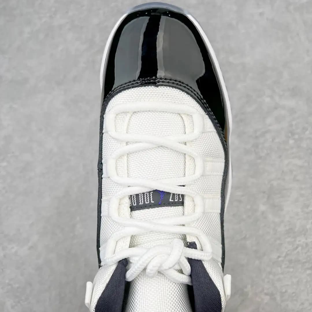 Air Jordan 11 - Image 4