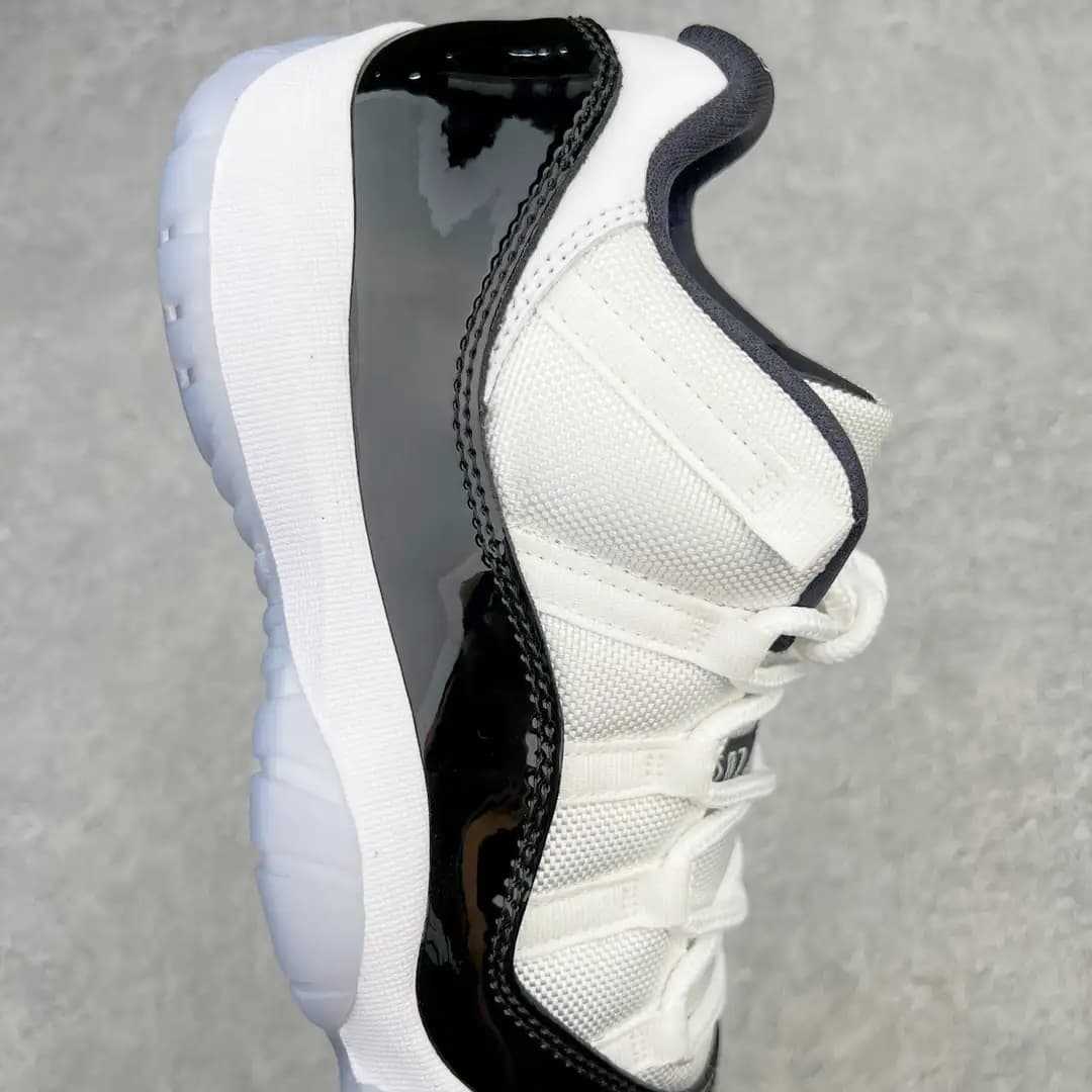 Air Jordan 11 - Image 7