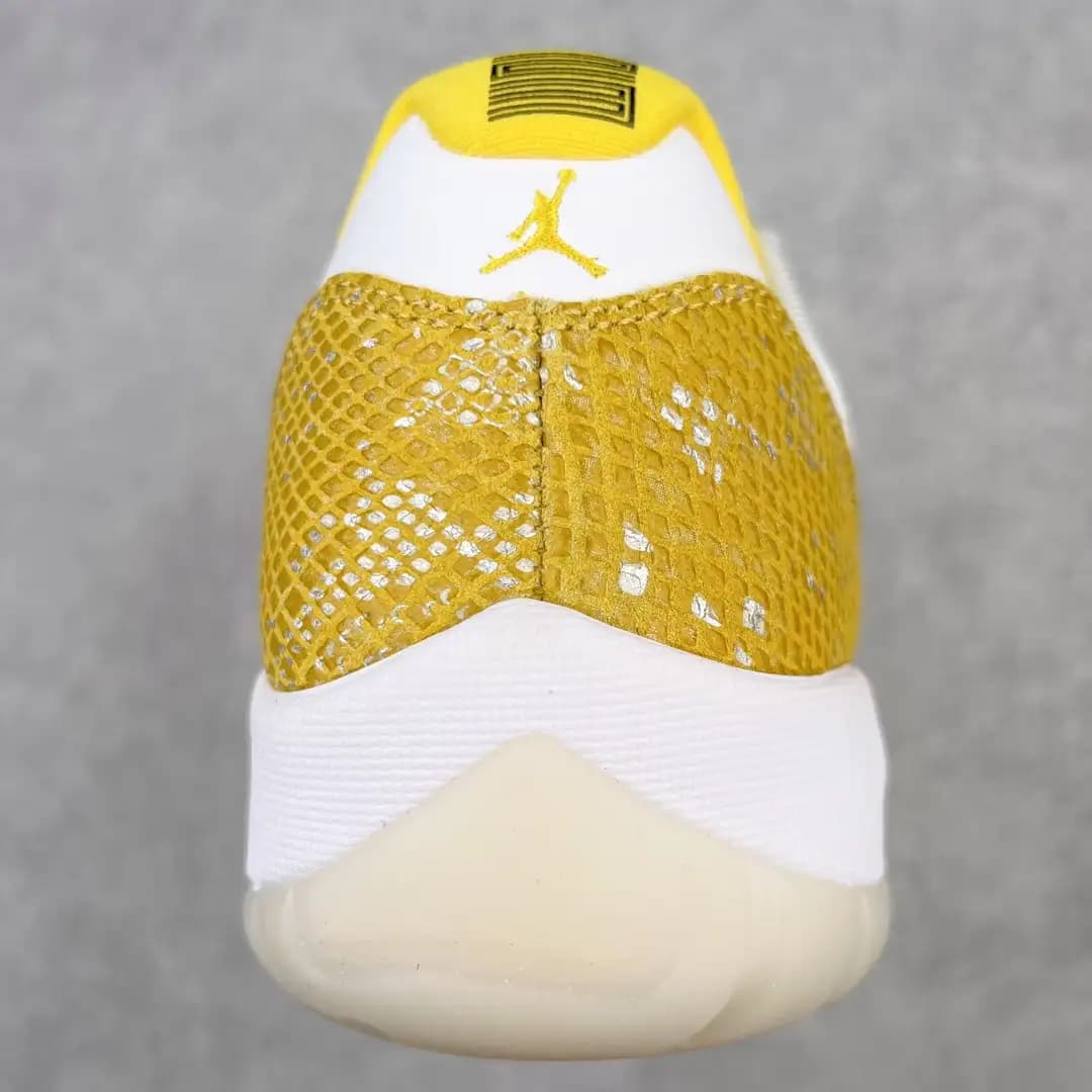 Air Jordan 11 - Image 3