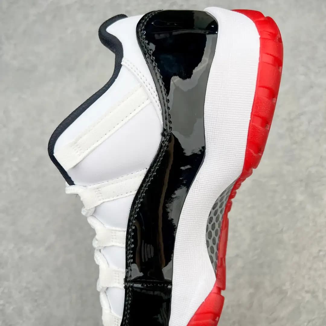 Air Jordan 11 - Image 3
