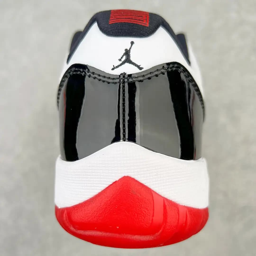 Air Jordan 11 - Image 4