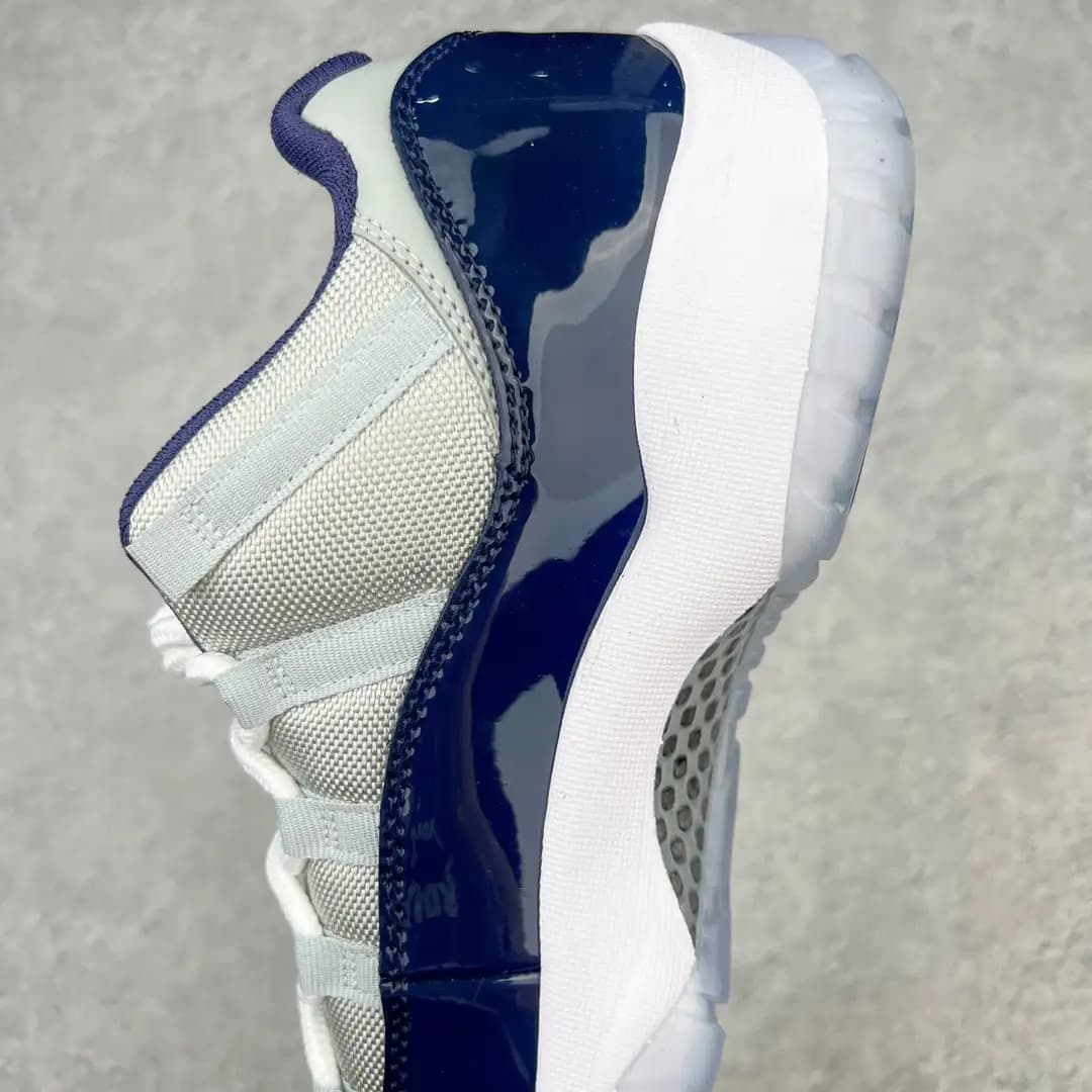 Air Jordan 11 - Image 3