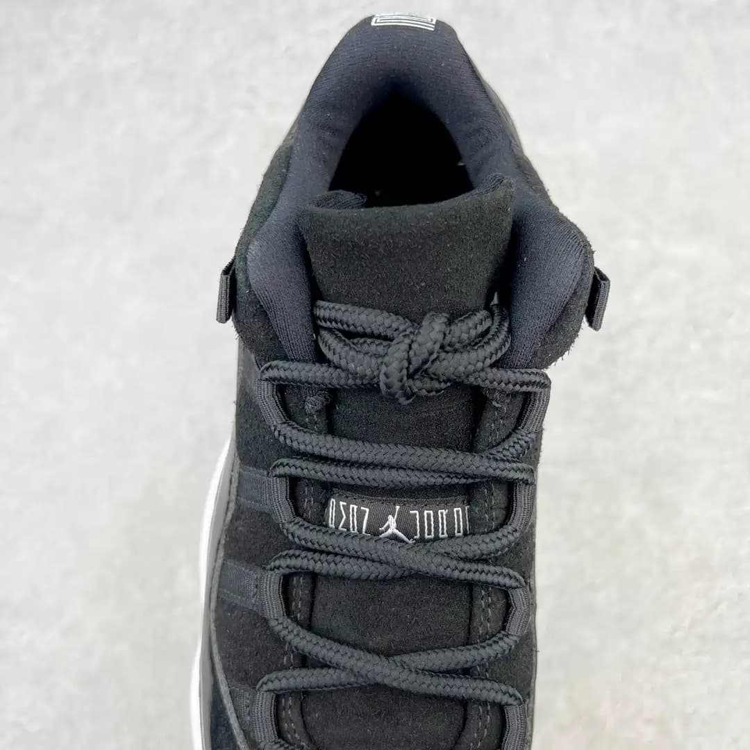 Air Jordan 11 - Image 3