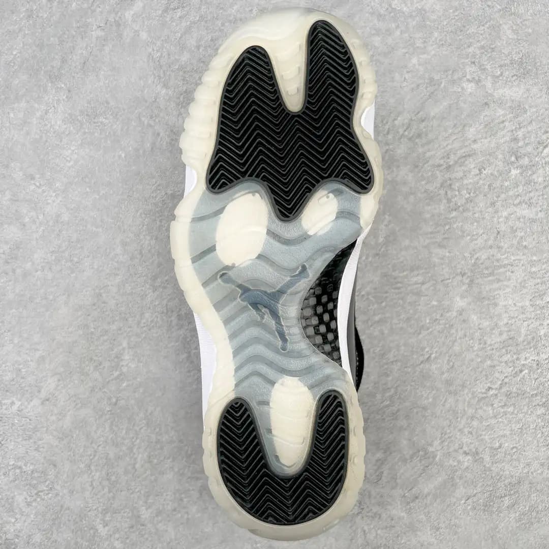 Air Jordan 11 - Image 4