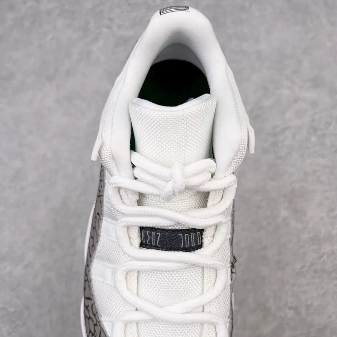 Air Jordan 11 - Image 2