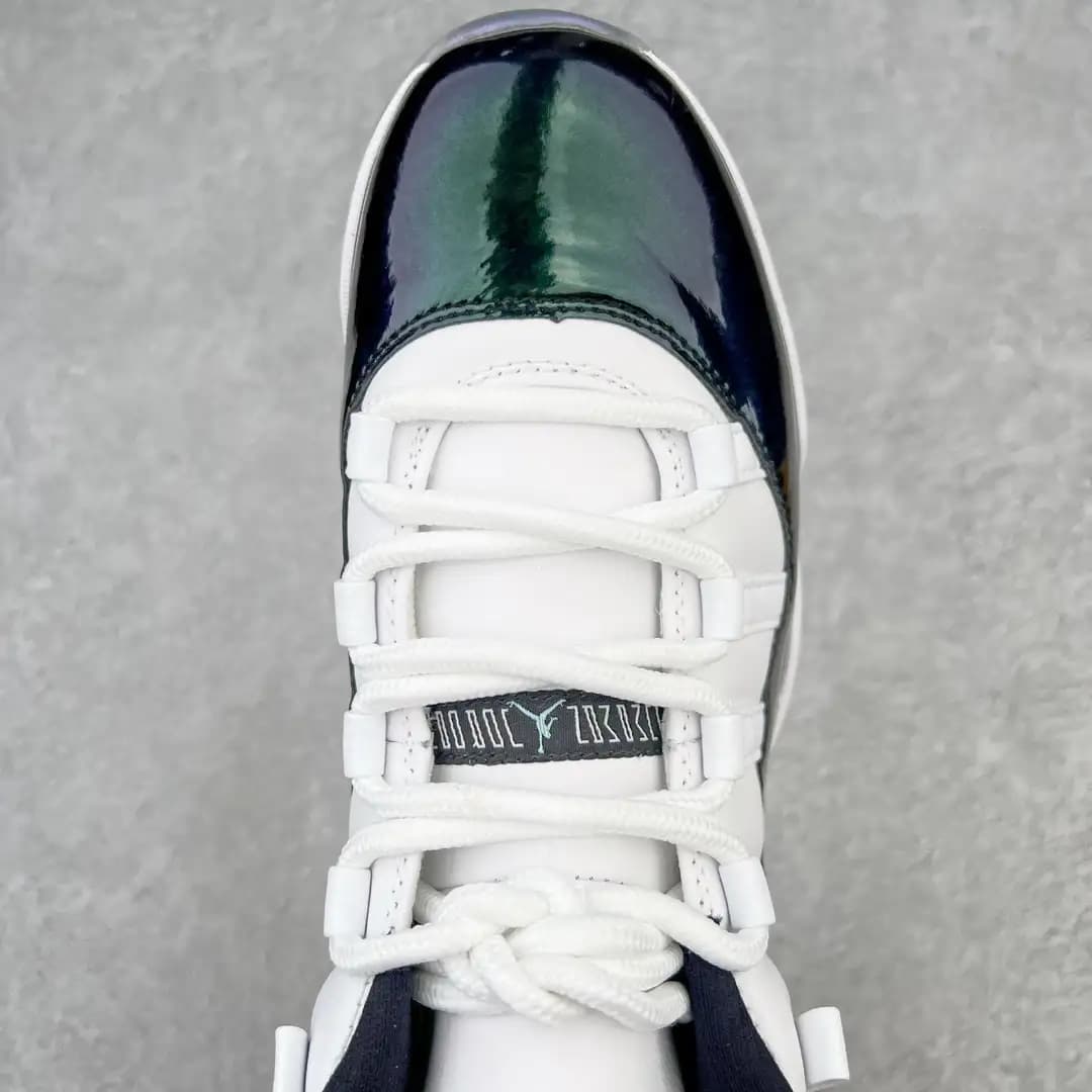 Air Jordan 11 - Image 4