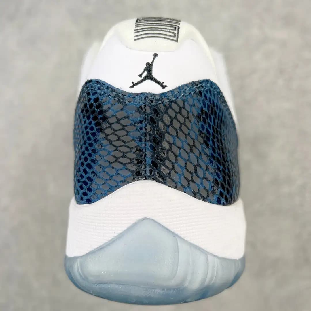 Air Jordan 11 - Image 3