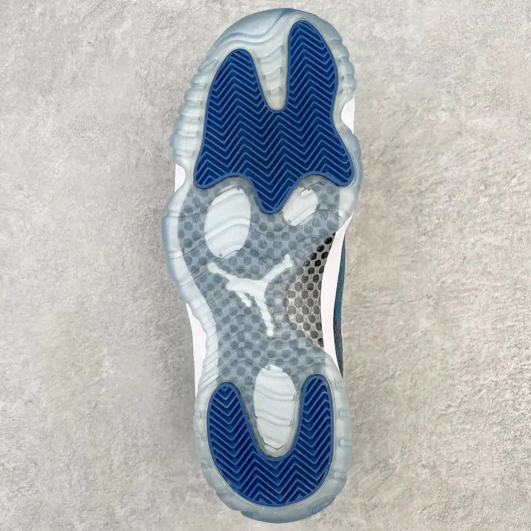Air Jordan 11 - Image 6