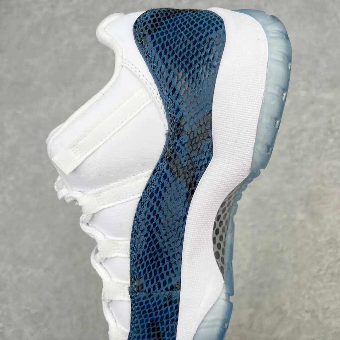 Air Jordan 11 - Image 7