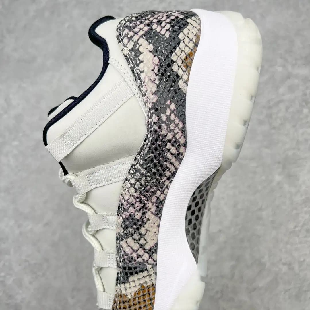 Air Jordan 11 - Image 2