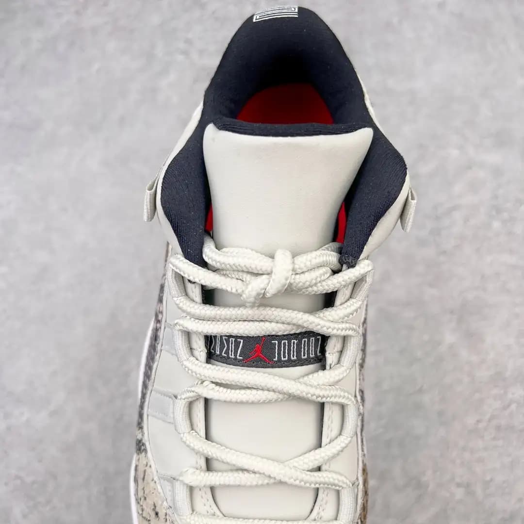 Air Jordan 11 - Image 5